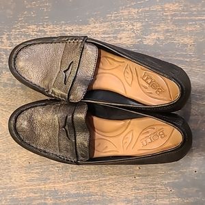 Size 9 Bron women's shoes
